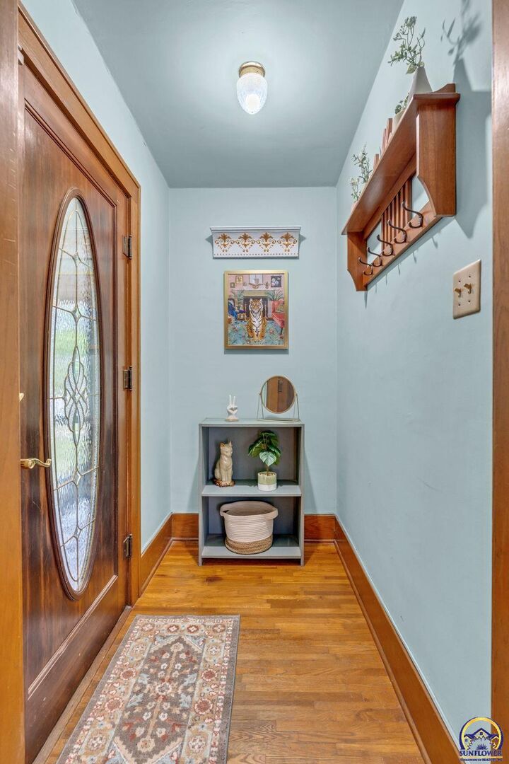 Property Photo:  1324 SW Macvicar Ave  KS 66604 