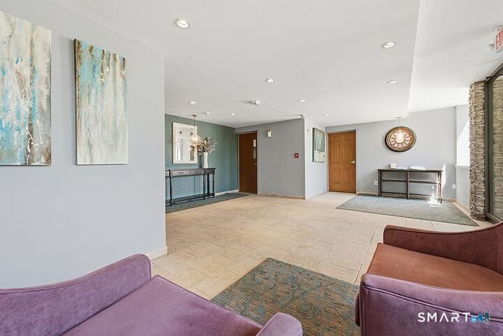 Property Photo:  50 Birdseye Street 401  CT 06615 