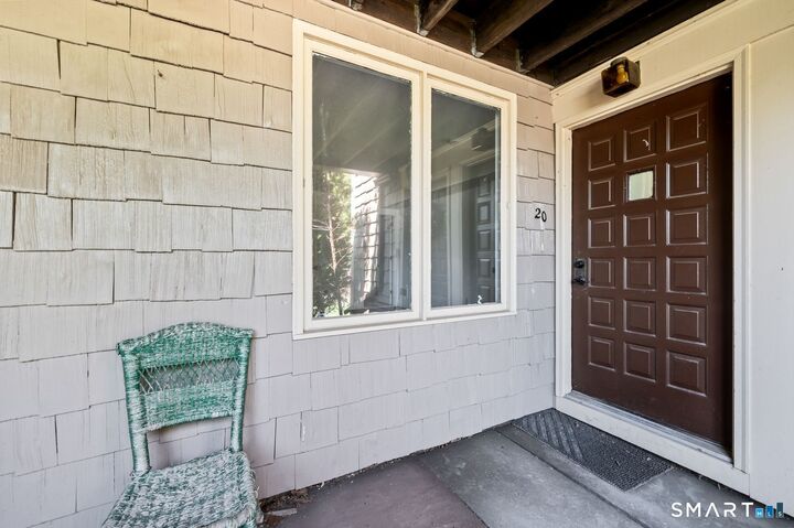 Property Photo:  20 Little Oak Lane 20  CT 06067 