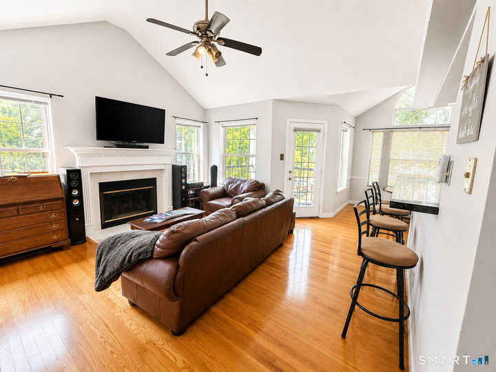Property Photo:  31 High Street 8202  CT 06118 