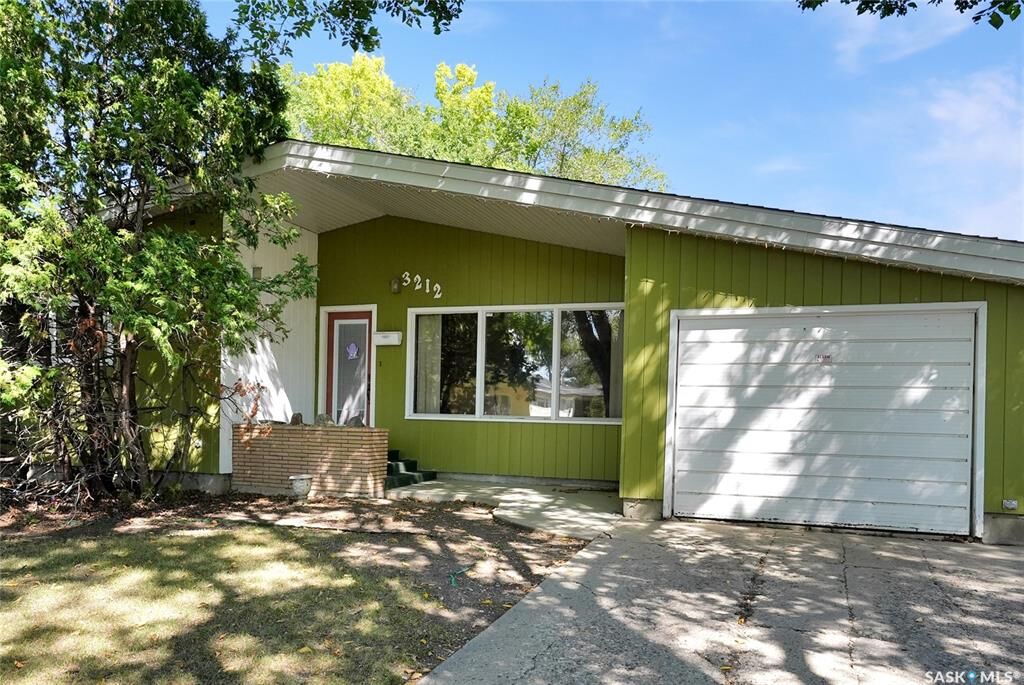 Property Photo: 3212 L'Arche Crescent SK S4S 5V8