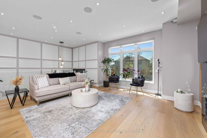 Property Photo:  34 Dresden Road  ON M3H 1W9 