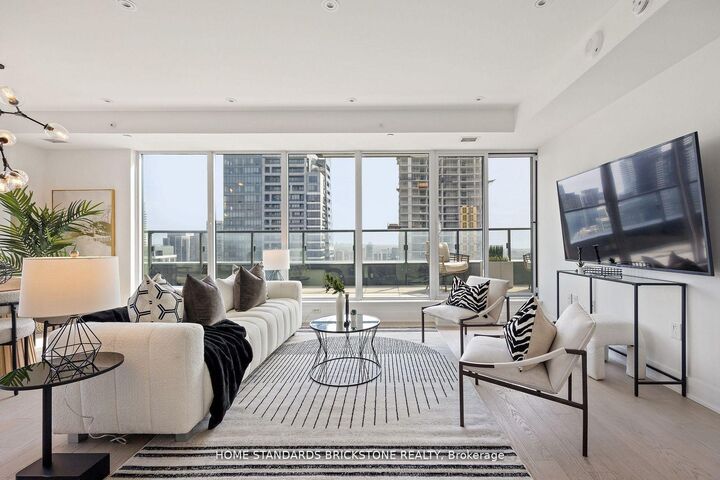 955 Bay Street 3907 — photo 1