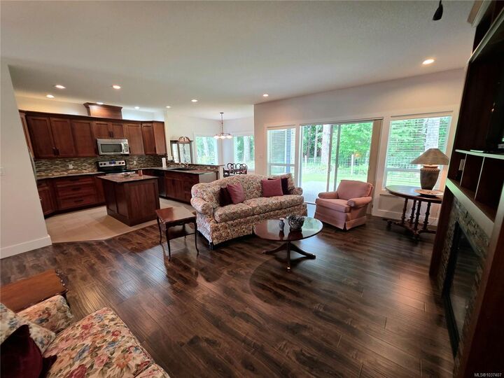 Property Photo:  5450 Tomswood Rd 10  BC V9Y 0B4 