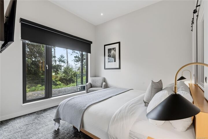 596 Marine Dr 103 — photo 1