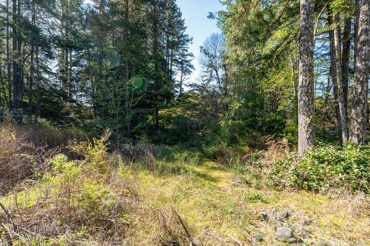 Property Photo:  1515 Nighthawk Lane  BC V9Z 1M9 