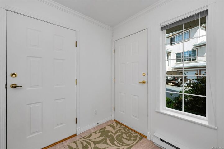 Property Photo: 14 Erskine Lane 77 BC V8Z 7J7