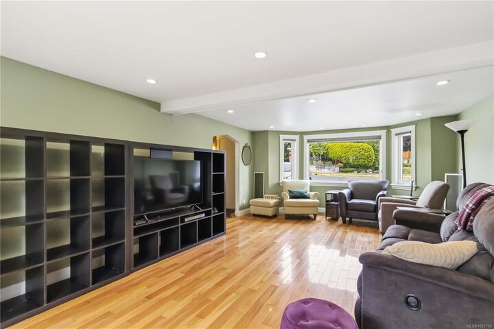 Property Photo:  9 Camden Ave  BC V8Z 1P6 