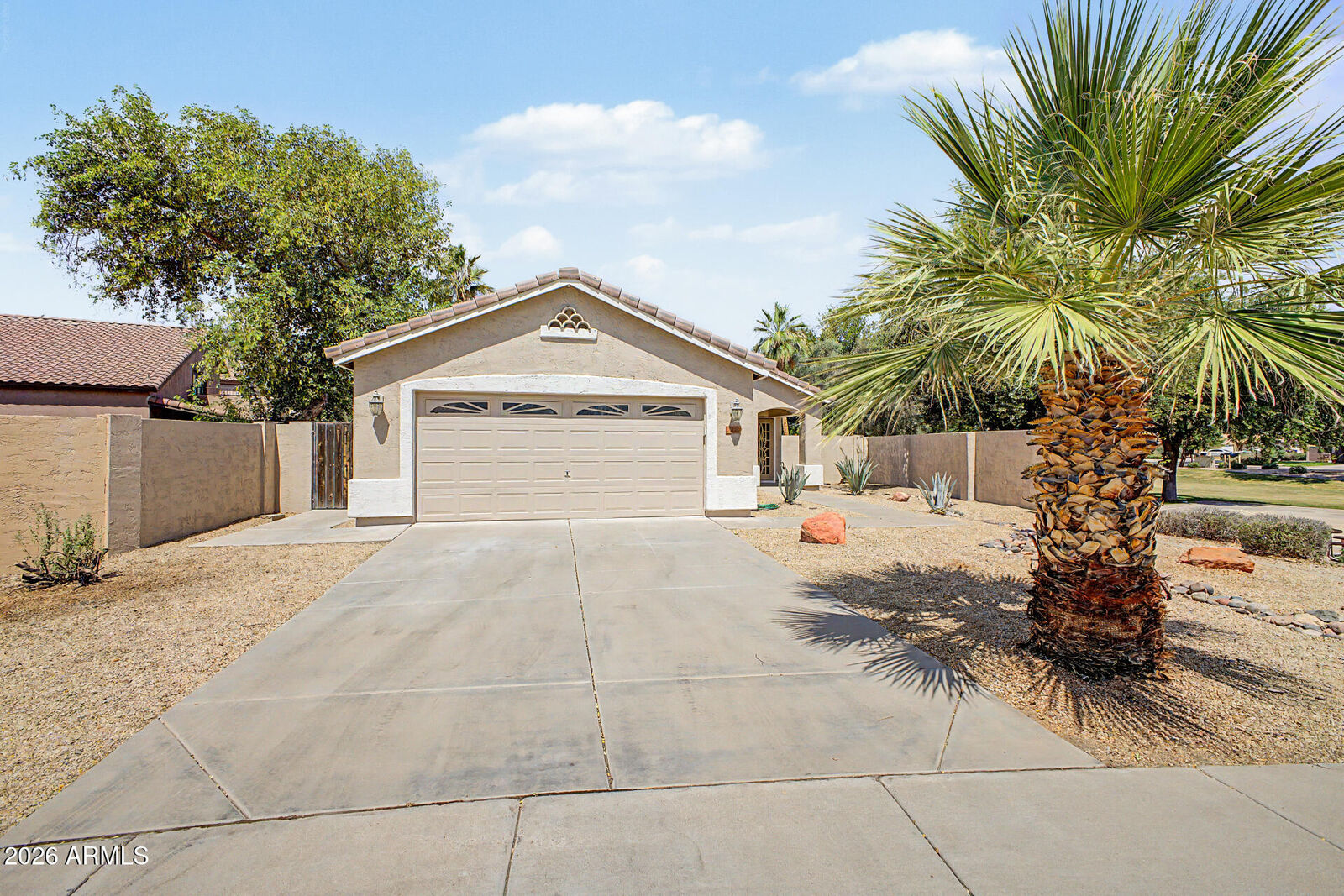 Property Photo:  1046 N San Benito Drive  AZ 85234 
