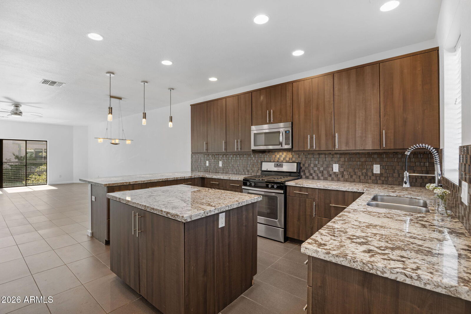Property Photo: 7827 N 20th Glen AZ 85021