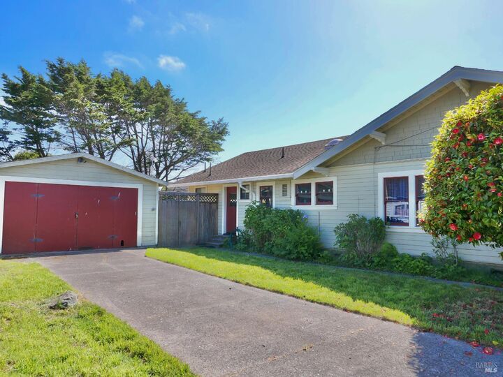 Property Photo:  730 E Chestnut Street  CA 95437 