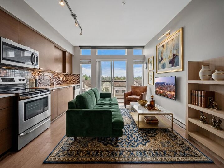 Property Photo:  4372 Fraser Street 301  BC V5V 4G3 