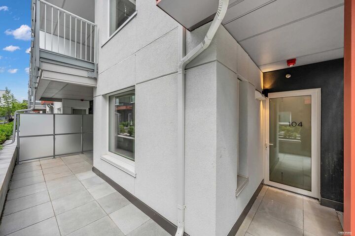 2250 E 1st Avenue 104 — photo 1