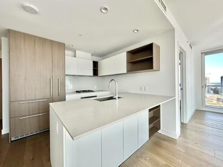 Property Photo: 6000 McKay Avenue 2602 BC V5H 0K2
