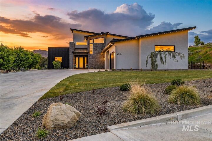 Property Photo: 4219 N Goshawk Way ID 83703