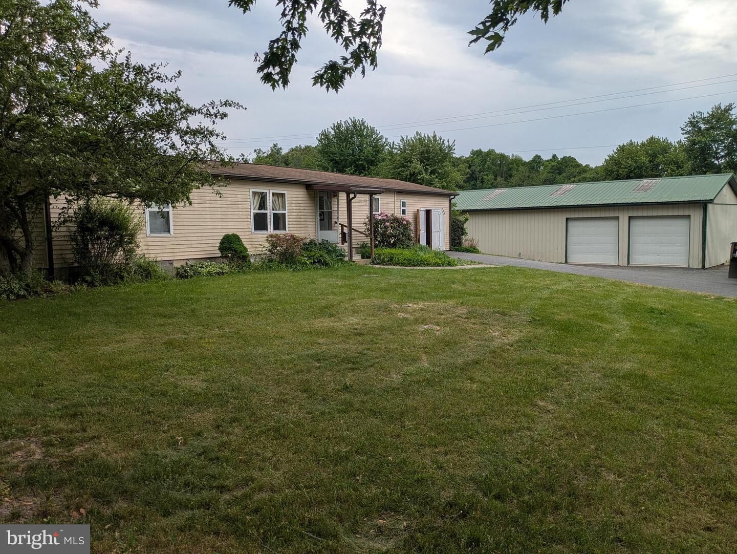 Property Photo:  4 Kansas Road  PA 17040 