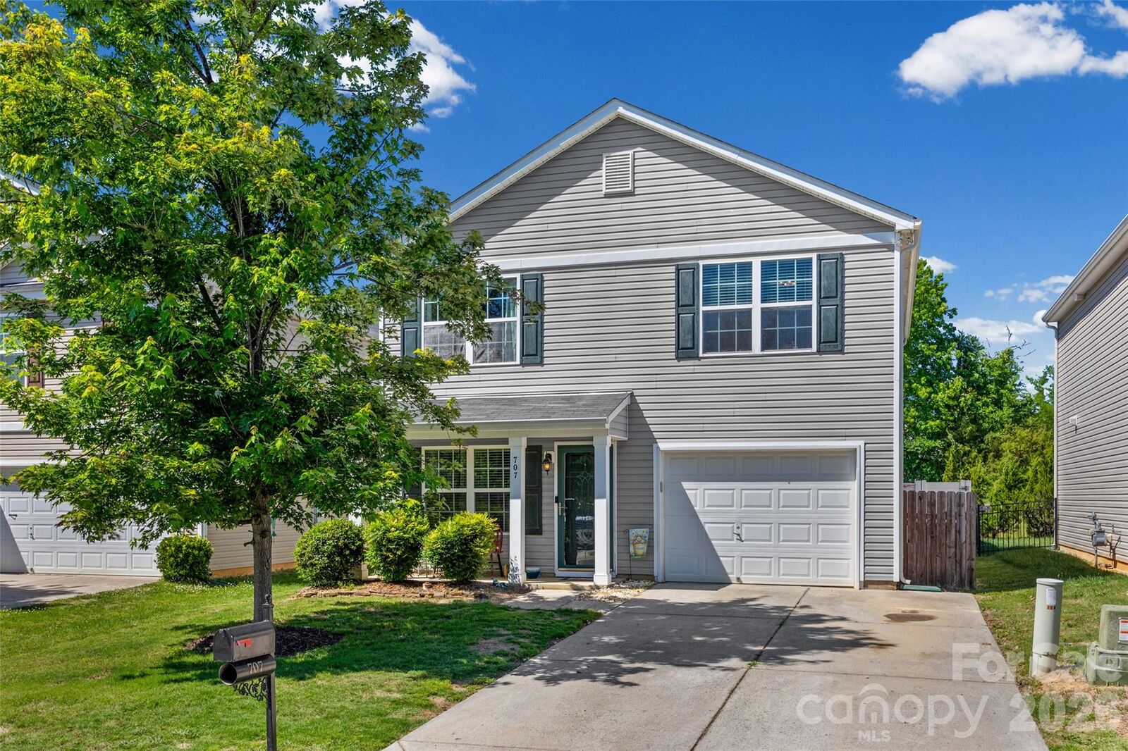 Property Photo:  707 Waterlemon Way  NC 28110 
