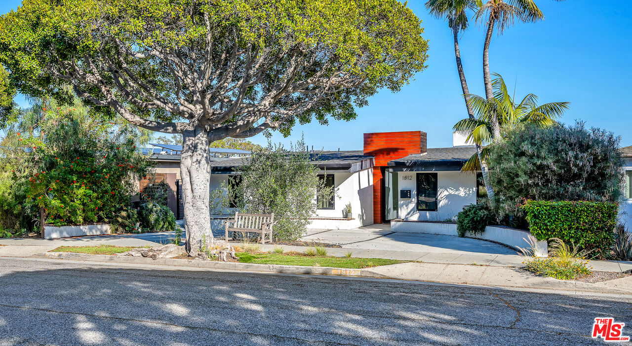 Property Photo: 1812 Navy St CA 90405
