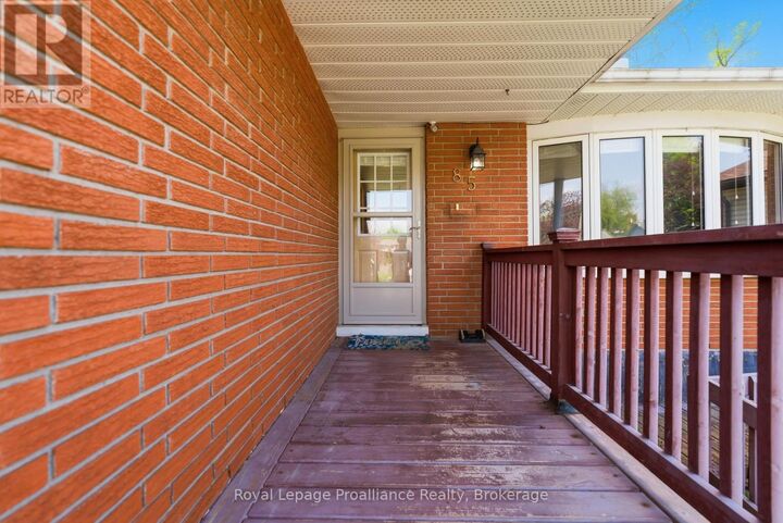 Property Photo:  85 Nicholas Street  ON K8V 4H7 