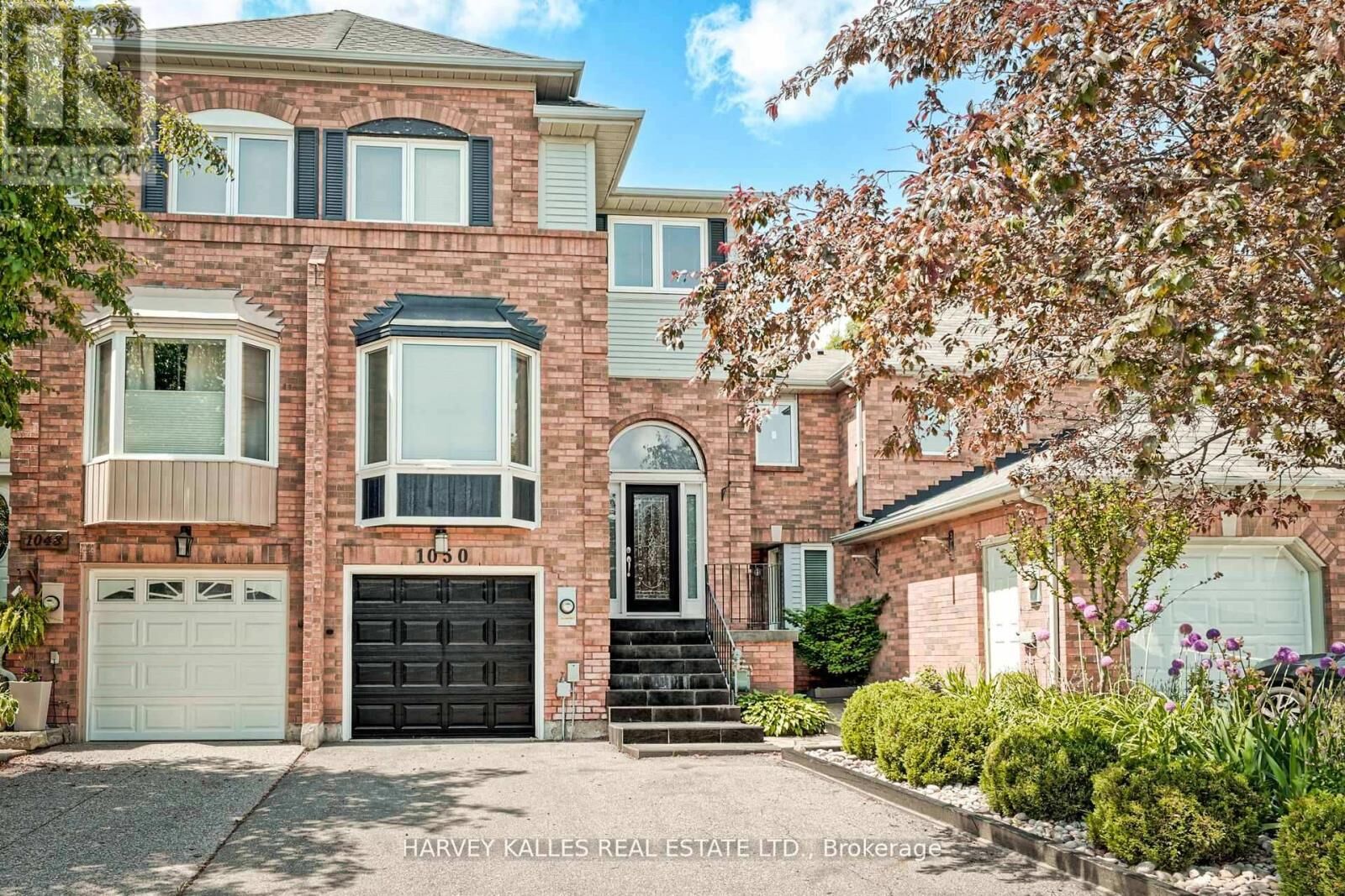 Property Photo: 1050 Lindsay Drive ON L6M 3B5