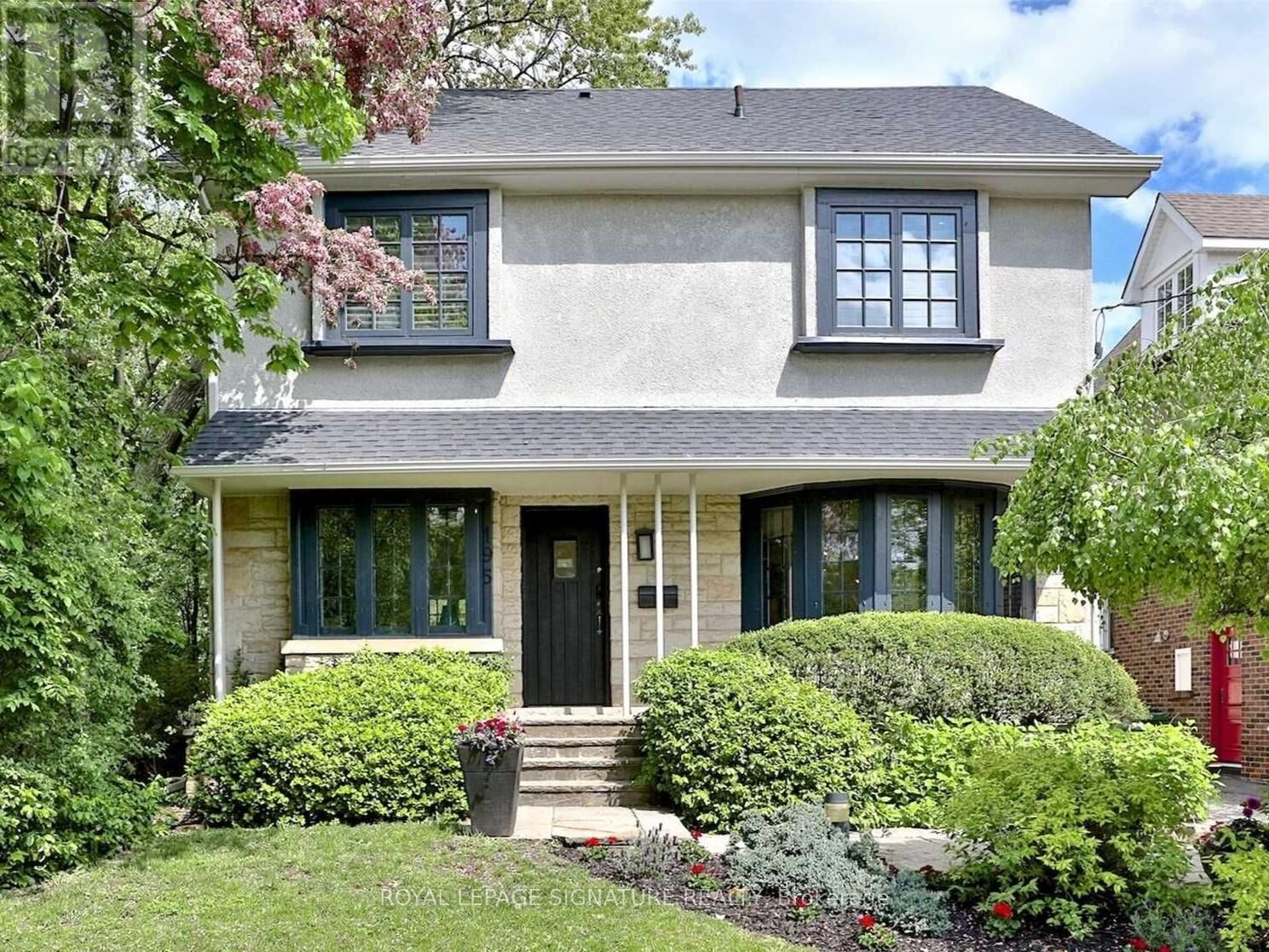 Property Photo:  195 Pinewood Avenue  ON M6C 2V8 