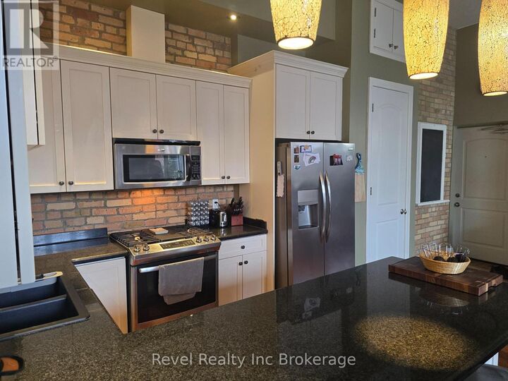 Property Photo:  81 Broadway Street 105  ON N4S 3A1 