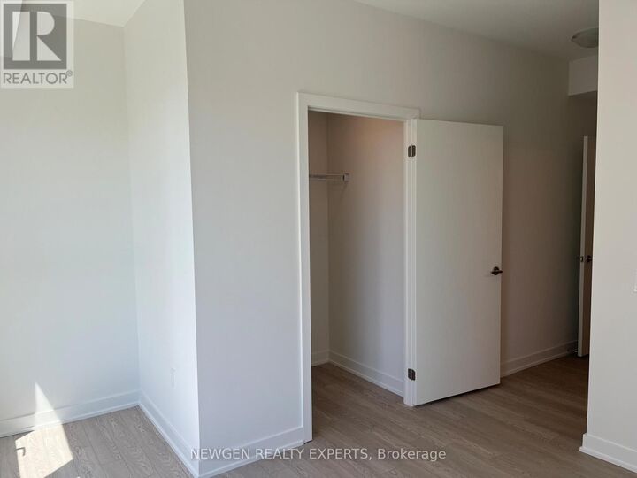 Property Photo:  5 Quarrington Lane 2703  ON M3C 0S5 