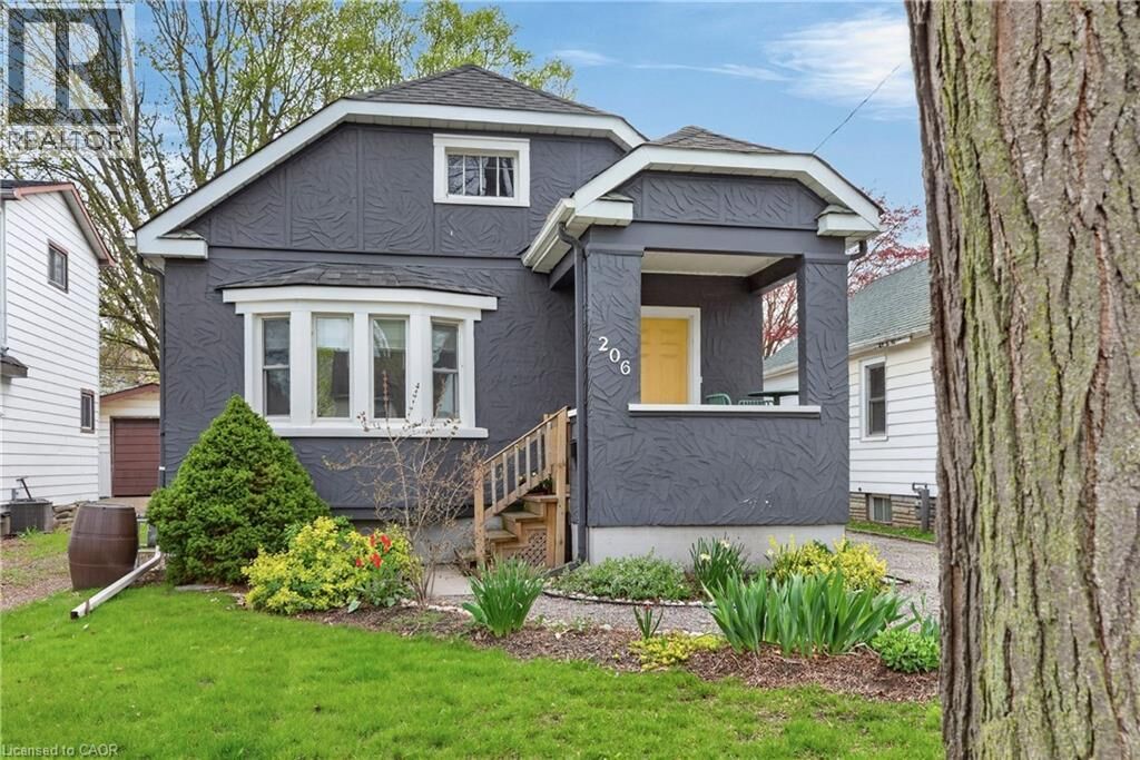 Property Photo:  206 York Street  ON L2R 6G4 