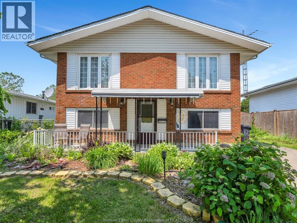 Property Photo:  10670 Lambeth Road  ON N8R 1C9 