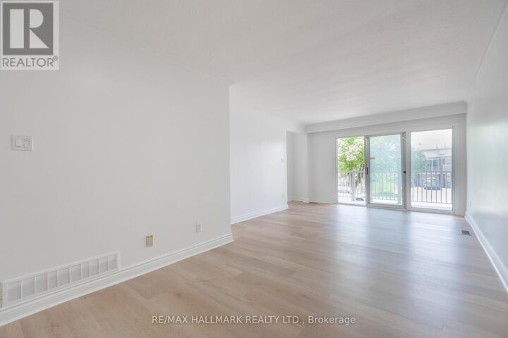 Property Photo:  243 Apache Trail Upper  ON M2H 2W3 