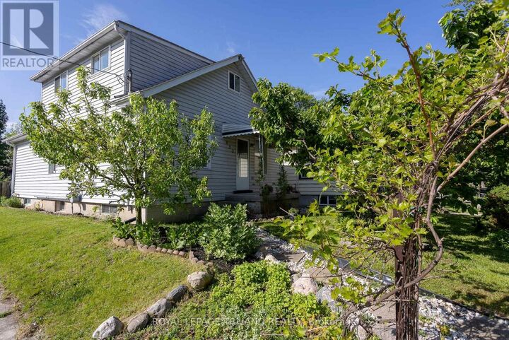 Property Photo:  453 Salisbury Street  ON N5Y 3B3 