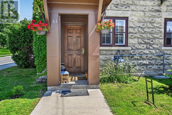 Property Photo: 61 Pearl Street East ON K6V 1P6