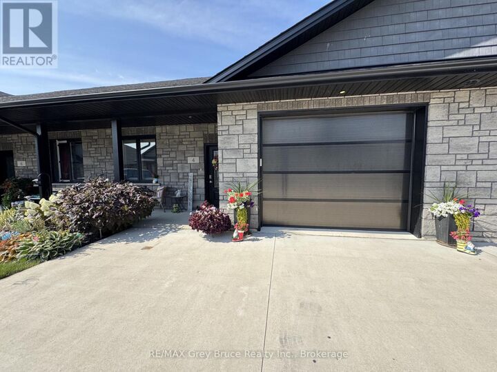 Property Photo:  4 Palmer Marie Lane  ON N0G 1L0 