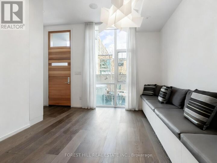 Property Photo: 850 Richmond Street West 15 ON M6J 1C9