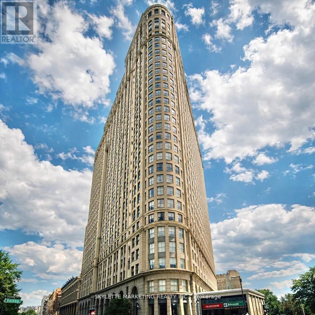 Property Photo:  25 The Esplanade 3022  ON M5E 1W5 