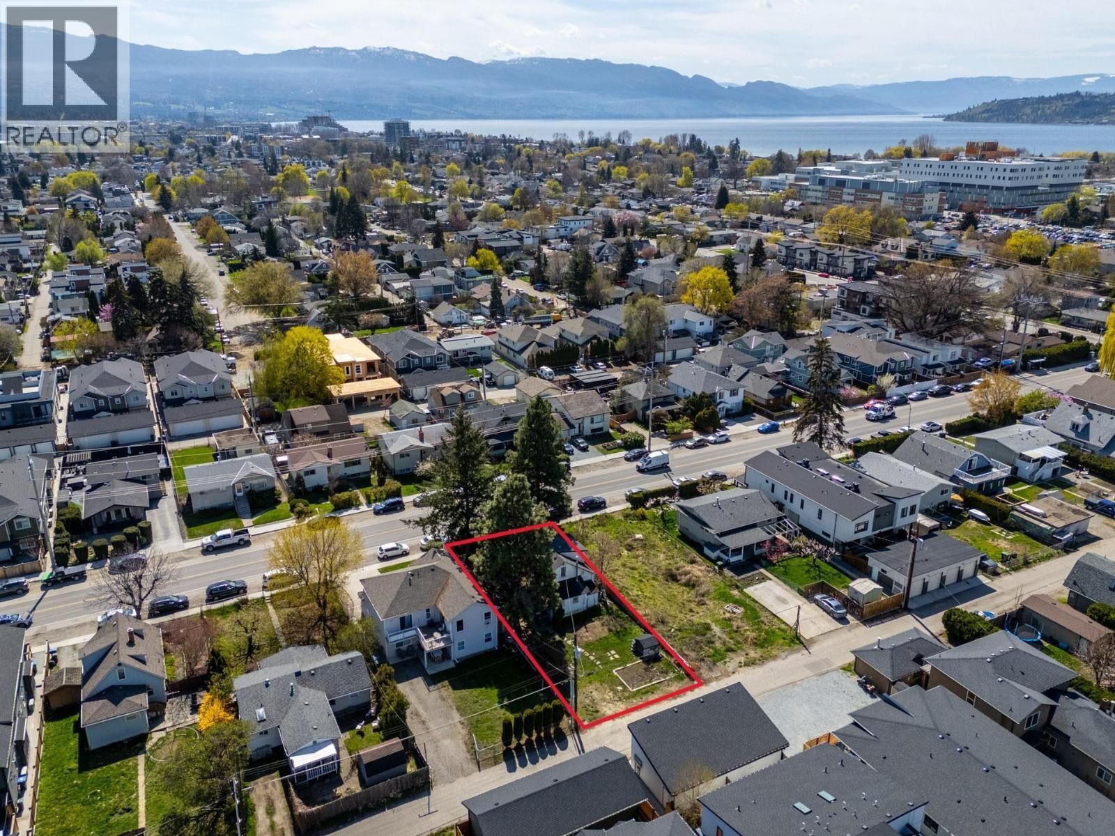 Property Photo:  790 Cadder Avenue  BC V1Y 5N6 