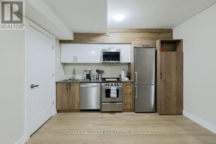 Property Photo:  628 Danforth Avenue 303  ON M4K 1R3 