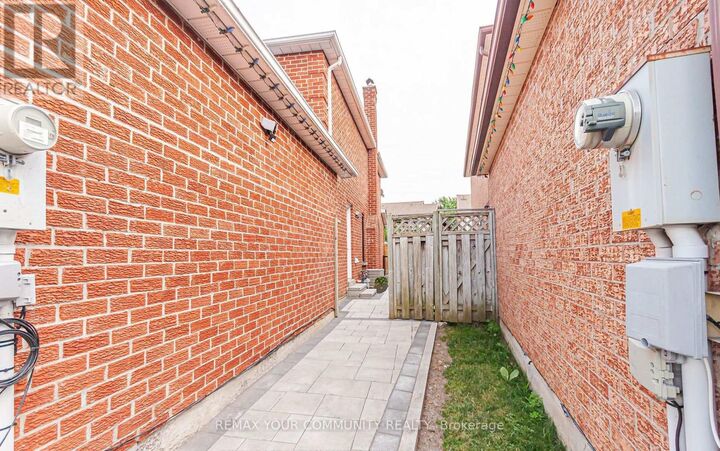 Property Photo:  33 Durness Avenue Bsmt  ON M1B 4W4 