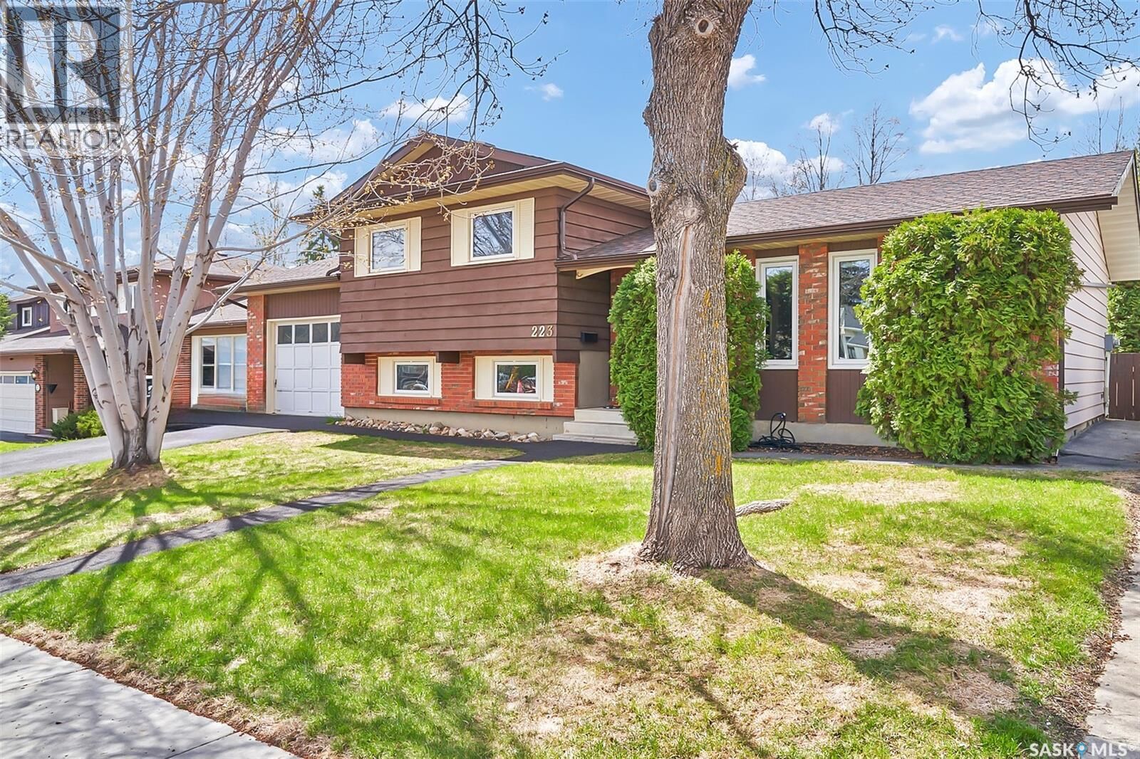 Property Photo: 223 Penryn Crescent SK S7H 5G5