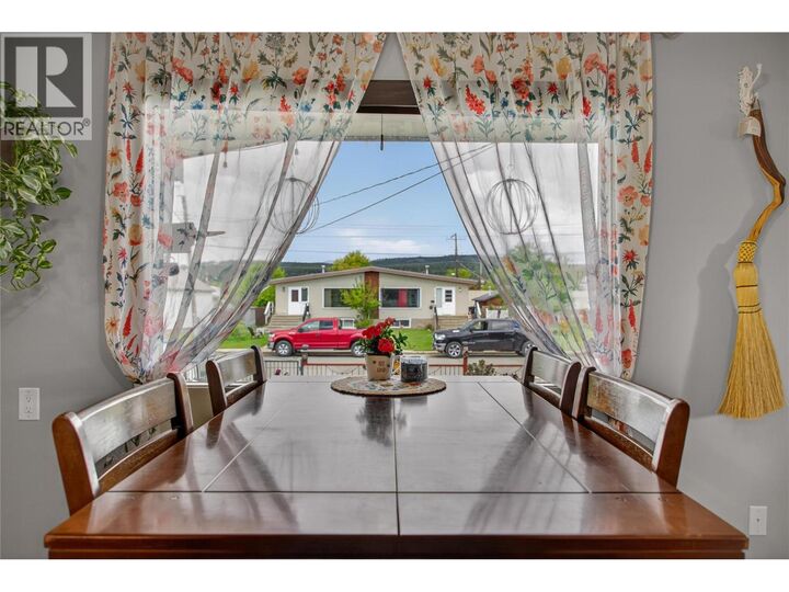 Property Photo:  112 6th Avenue South  BC V1C 2H4 