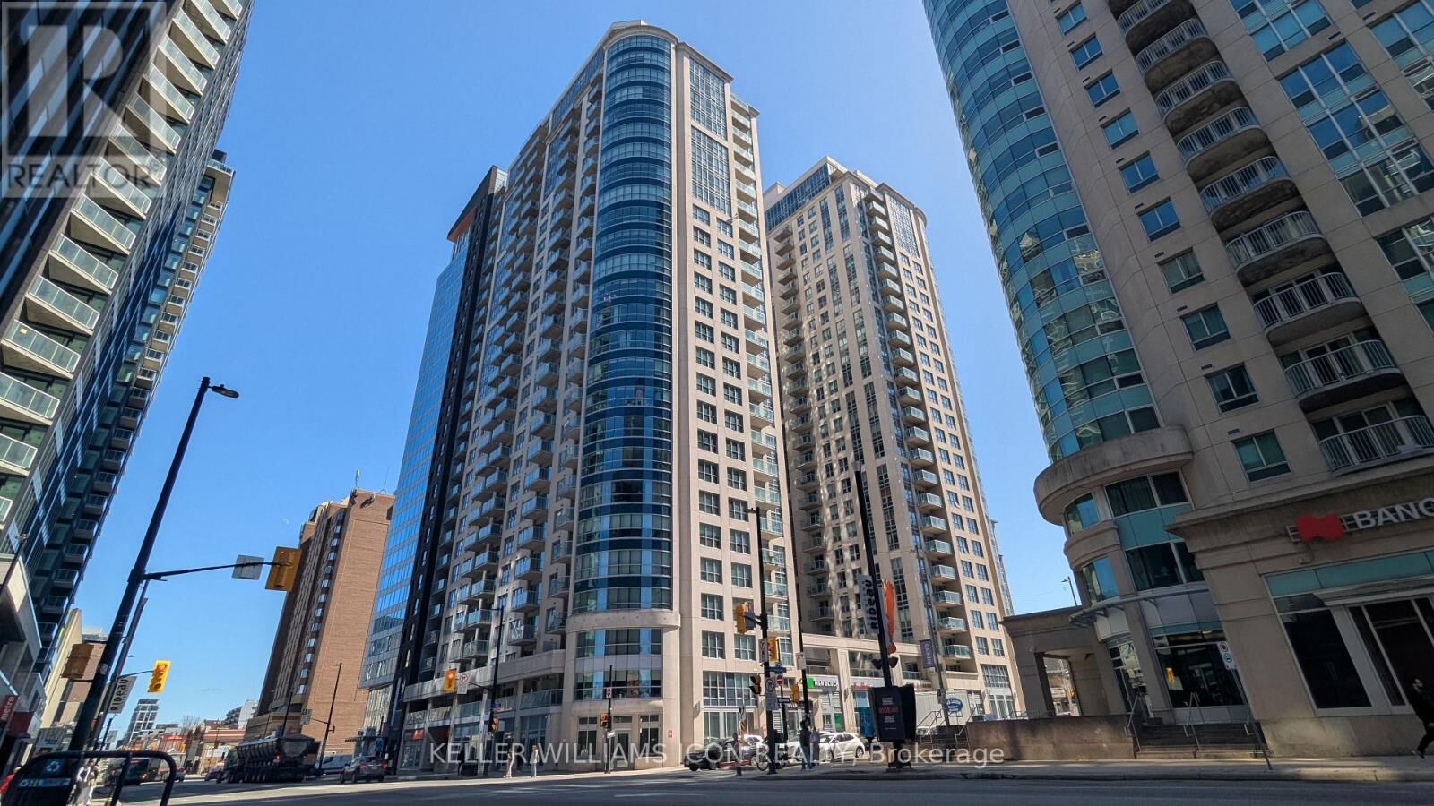 Property Photo:  242 Rideau Street 1106  ON K1N 0B7 