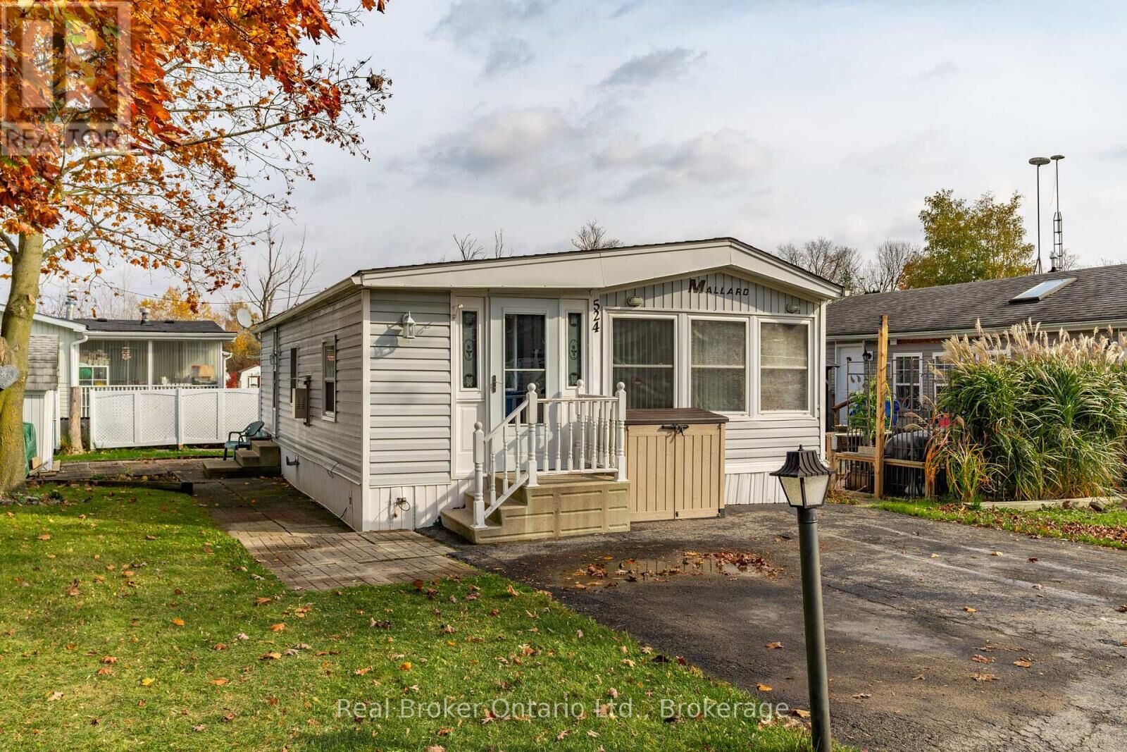 Property Photo:  524 Poplar Place  ON N0B 1J0 