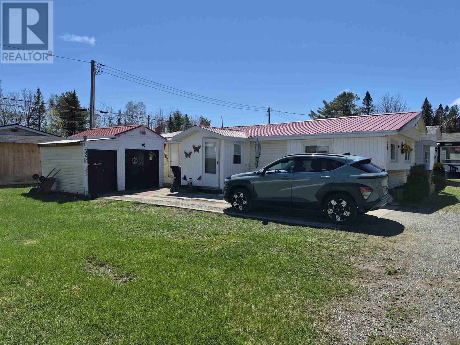 Property Photo: 103 Old Hwy 17 N # 32 ON P6B 0C9