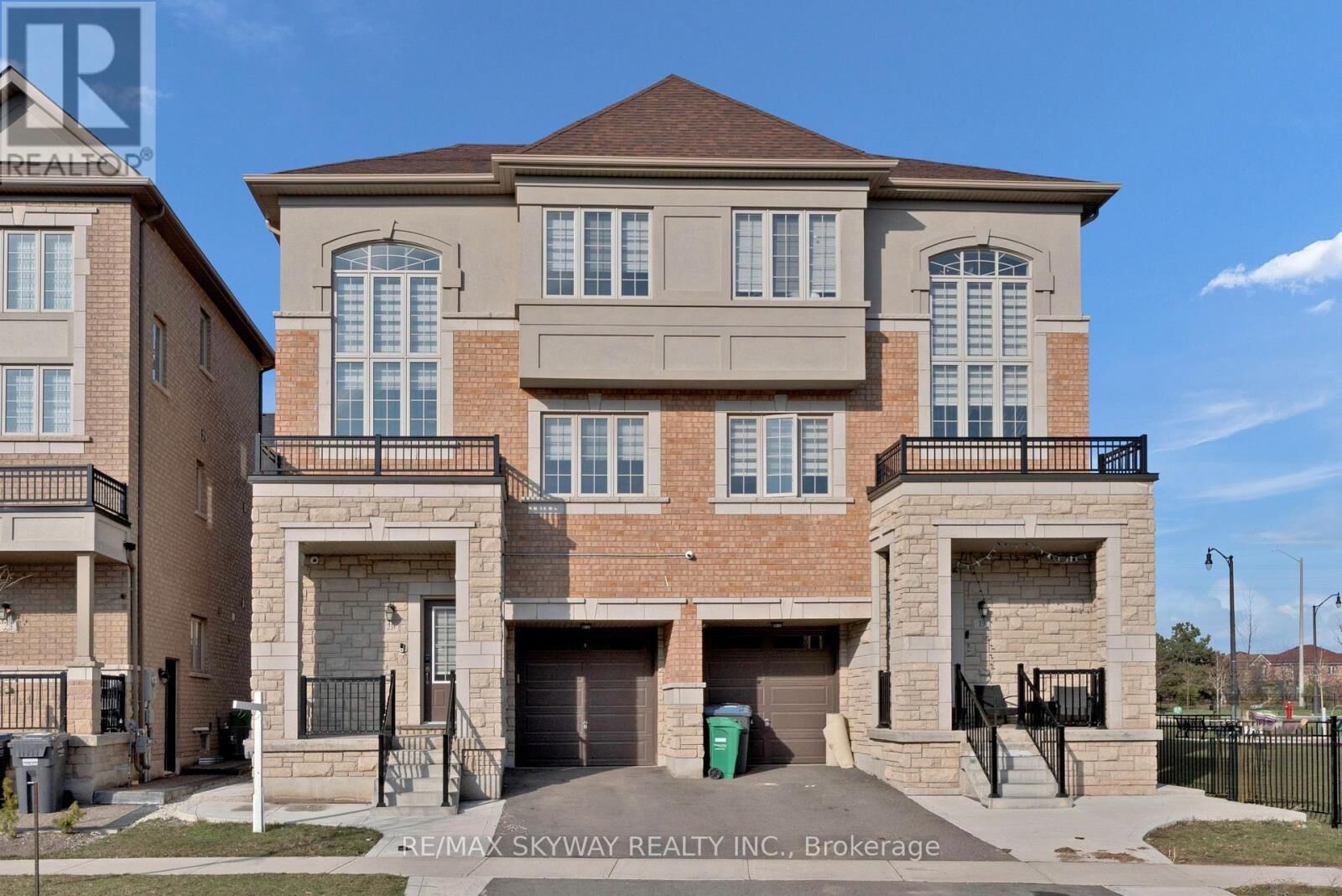 Property Photo: 21 Allegro Drive ON L6Y 5Y7