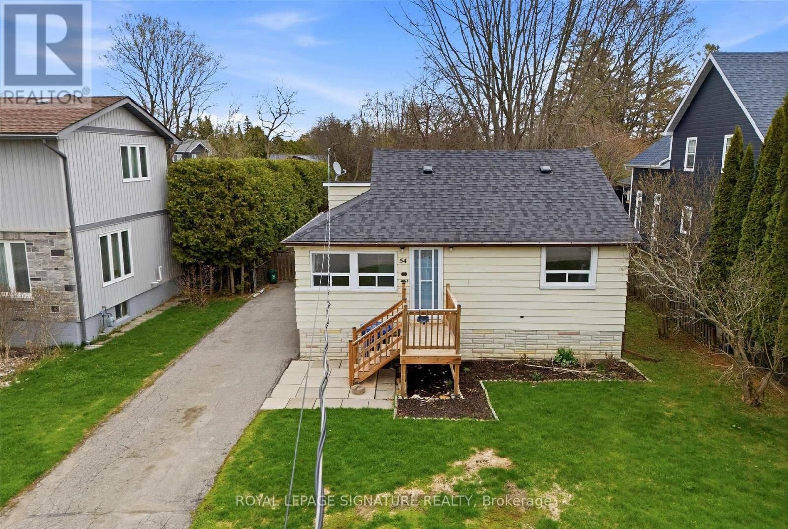 Property Photo:  54 Farley Circle  ON L0E 1S0 