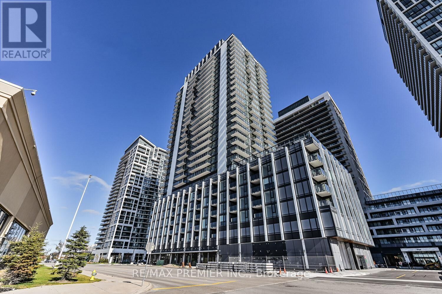 Property Photo:  27 Korda Gate 609  ON L4K 0P6 