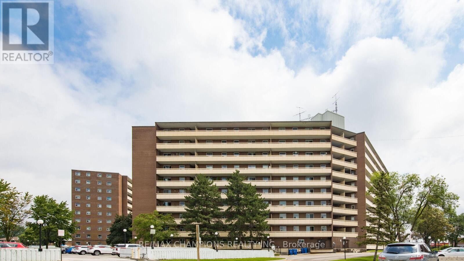Property Photo:  3555 Derry Road East 801  ON L4T 1B2 