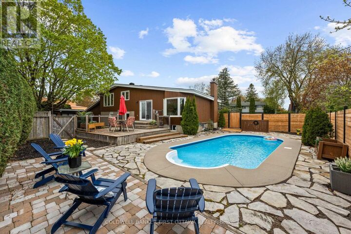 Property Photo: 14 Cramer Drive ON K2H 5X4