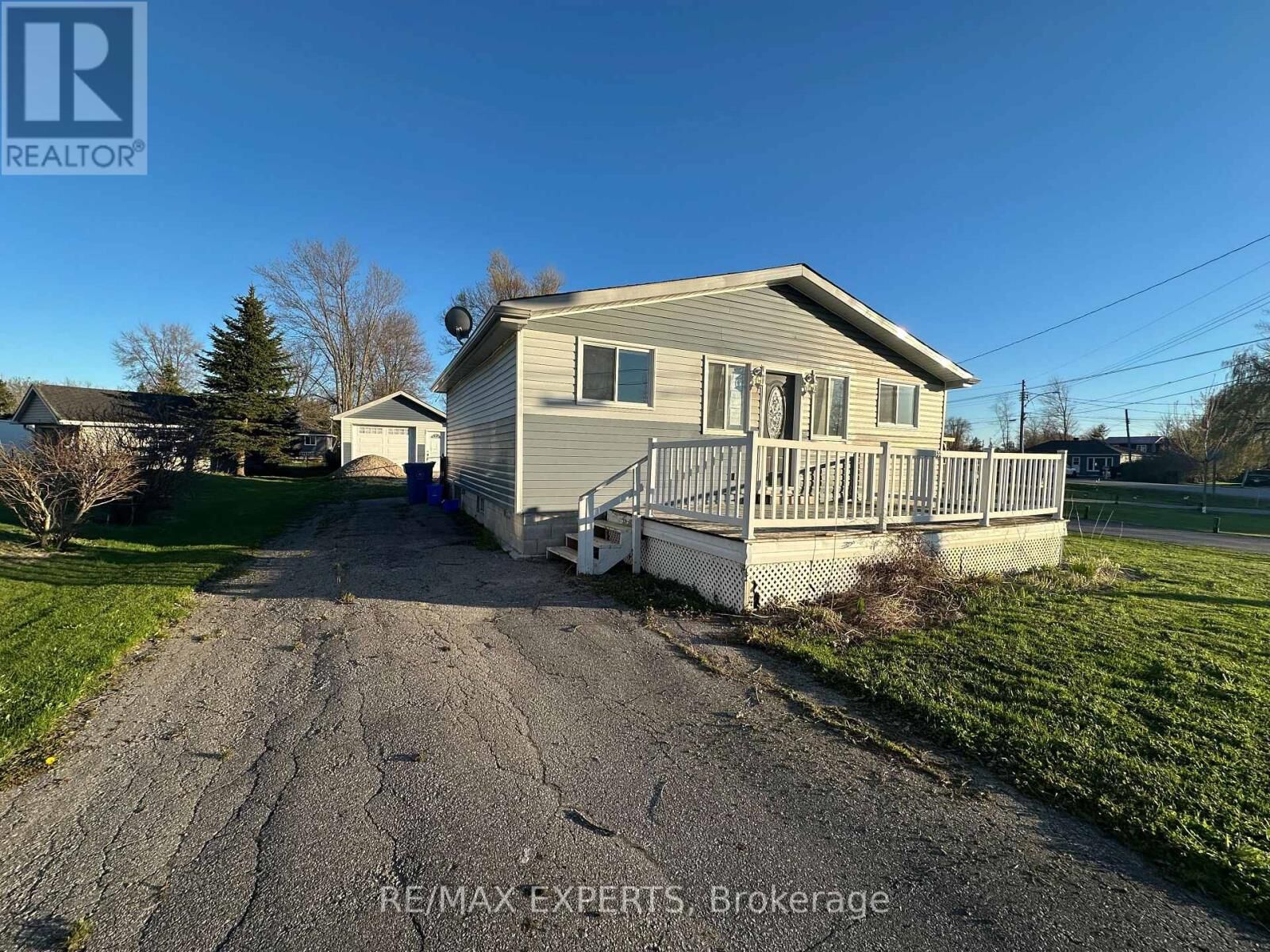 Property Photo:  155 Woodfield Drive  ON L0E 1N0 