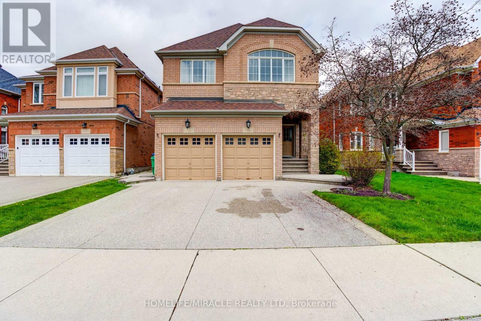 Property Photo: 5921 Summerside Drive ON L5M 6K9